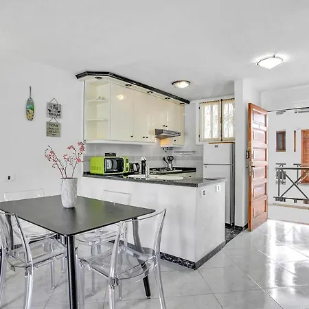 Robert Playa De Americas * Playa de las Américas